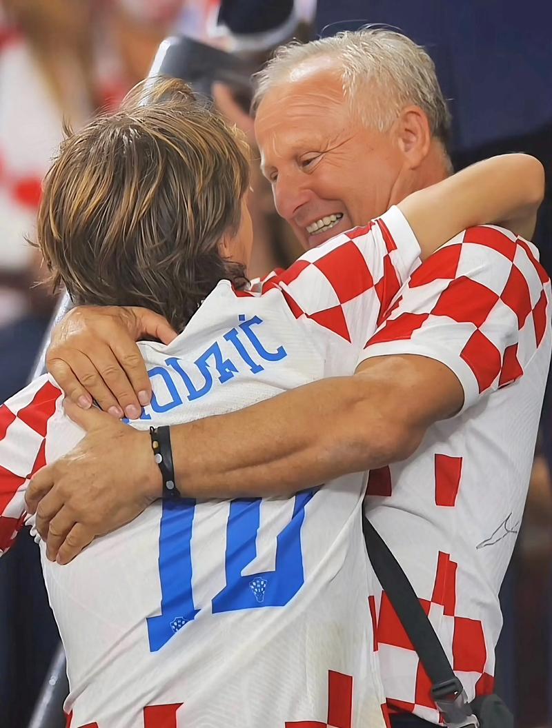 半场战报：海登海姆0-1弗赖堡，曼赞比建功