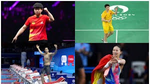 亚冬会冰球比赛，日本队用冰刀踢中国队球员脸部 围攻门将